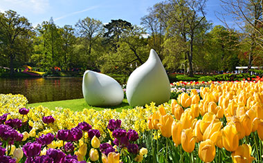 Sculptures surrounded by yellow tulips in Keukenhof Gardens